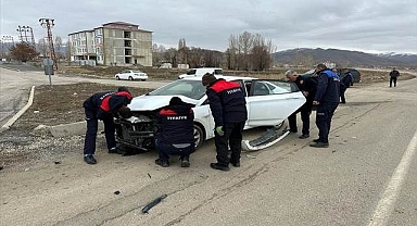 Kavşakta birbirlerine girdiler!