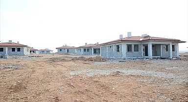 Köy evlerinin yapımında sona doğru