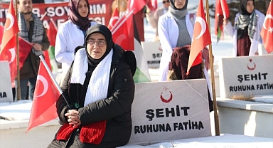 Sağlık çalışanlarından 'sessiz yürüyüş'