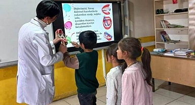 Sağlıklı yaşamın sırrı ağız ve dişten geçiyor!