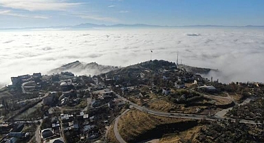 Şehir sis denizinde kayboldu
