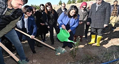 Şehitler anısına fidanlar toprakla buluştu