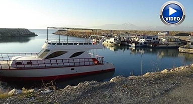 Sular çekilince limanda mahsur kaldılar