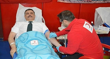 Vali Çiftçi 41'inci bağışını yaptı
