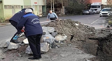 Yağmura dayanamayan mahalle yolu çöktü
