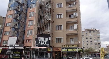 Yaşlı adamın cansız bedeni rezidansta bulundu