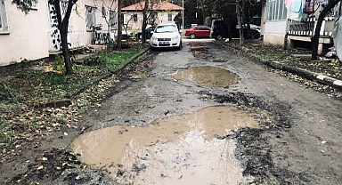 Yollar köstebek yuvasına döndü!