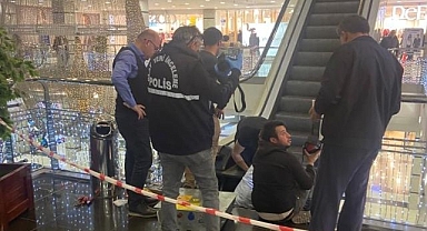 Yürüyen merdivenden düşen çocuğun parmakları koptu!