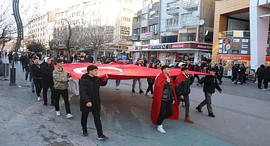 20 kişiyle şehitleri anma yürüyüşü