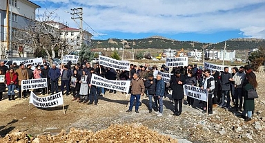 32 kişiye mezar olan binanın müteahhidine tepki