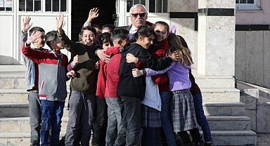 43 yıllık mesleğine doğum gününde veda etti
