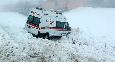 Direksiyon hakimiyetini kaybedince yoldan çıktı