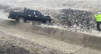 Buzlanan yol kazayı beraberinde getirdi!