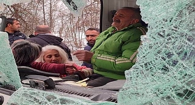 Dağdan kopan kaya parçası camdan içeri girdi