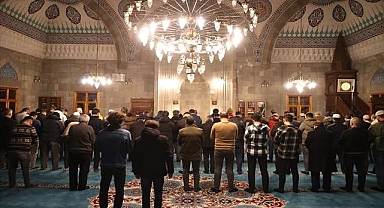Doğu'da camiler doldu taştı...