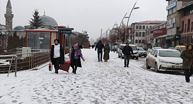 Doğu'da kar yağışı etkili oluyor