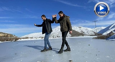 Donan gölette halay çektiler