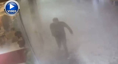 Düşen karın altında kalmaktan son anda kurtuldu
