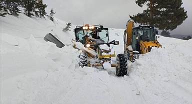 Ekiplerin kar mesaisi sürüyor