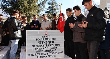 Erzurumlu öğrencilerden şehitlik ziyareti 