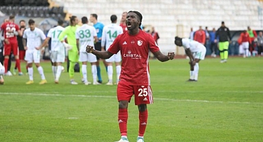 Estrela oynadı Angola turladı