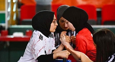 Genç kızlar bilek güreşinde Türkiye finallerinde