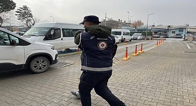 Gümrük mühürlü tırın dorsesinde yakalandılar