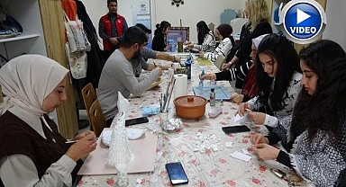 Hem meslek öğreniyor, hem moral depoluyorlar
