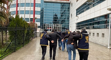 Hırsızlar yakayı ele verdi