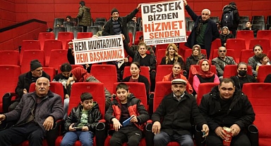 Kadın muhtar öncü oldu, mahalleli sinemada buluştu