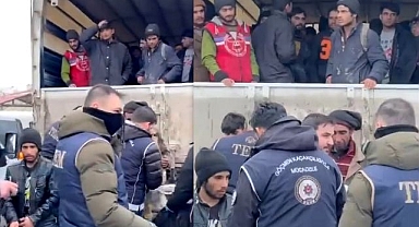 Kamyon kasasında yakalandılar!