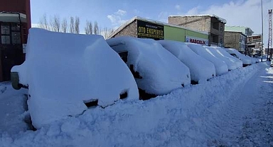 Kar hayatı durma noktasına getirdi