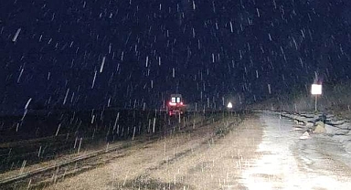 Kar kalınlığı 50 cm'e ulaştı, okullar tatil!