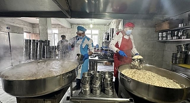 Kazanlar ihtiyaç sahipleri için kaynıyor