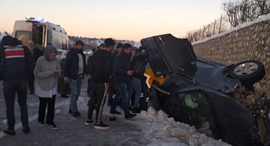 Kontrolden çıkarak takla attı
