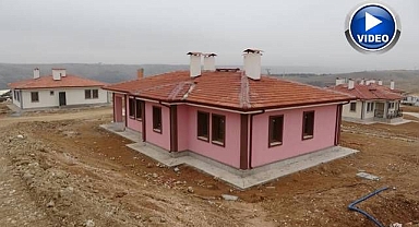 Köy evlerinin teslimine başlandı