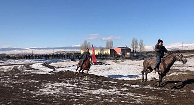 Köylülerin at yarışı sevdası