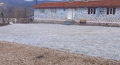 Öğrenciler toz ve çamurdan kurtuldu
