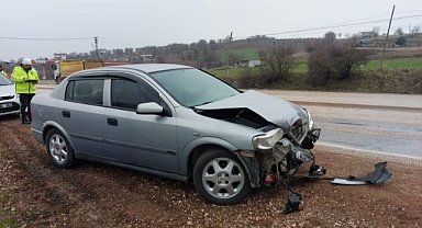 Otomobil kamyona çarpınca olanlar oldu