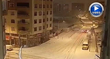 Otomobilin yayaya çarptığı anlar kamerada