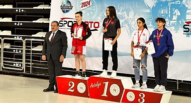 Özkan'ın sporcuları tarih yazdı