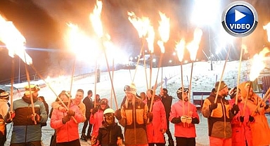 Palandöken'de yeni yıla meşaleli kayak gösterisi damgası