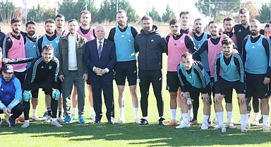 Sekmen Mavi-beyaz aşkına koştu