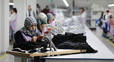 Tekstil fabrikası kadınlara ekmek kapısı oldu
