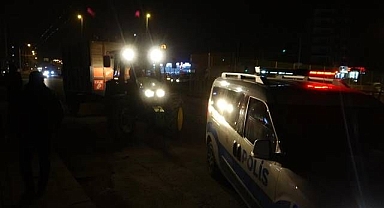 Traktör ile hafif ticari araç çarpıştı