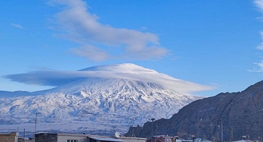 Türkiye'nin çatısı buluttan şapkasını taktı   