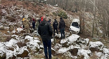 Uçuruma devrilen araçta can pazarı!