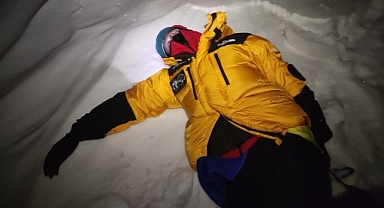 Ukraynalı turistin zirvede zor anları