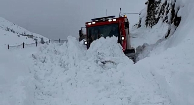 Yaşlı kadın paletli ambulansla hastaneye yetiştirildi