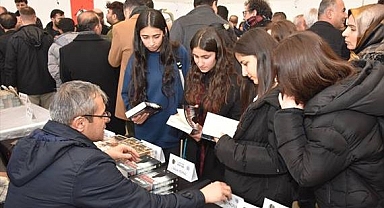 Yerel kitap fuarı ziyaretçilerini bekliyor